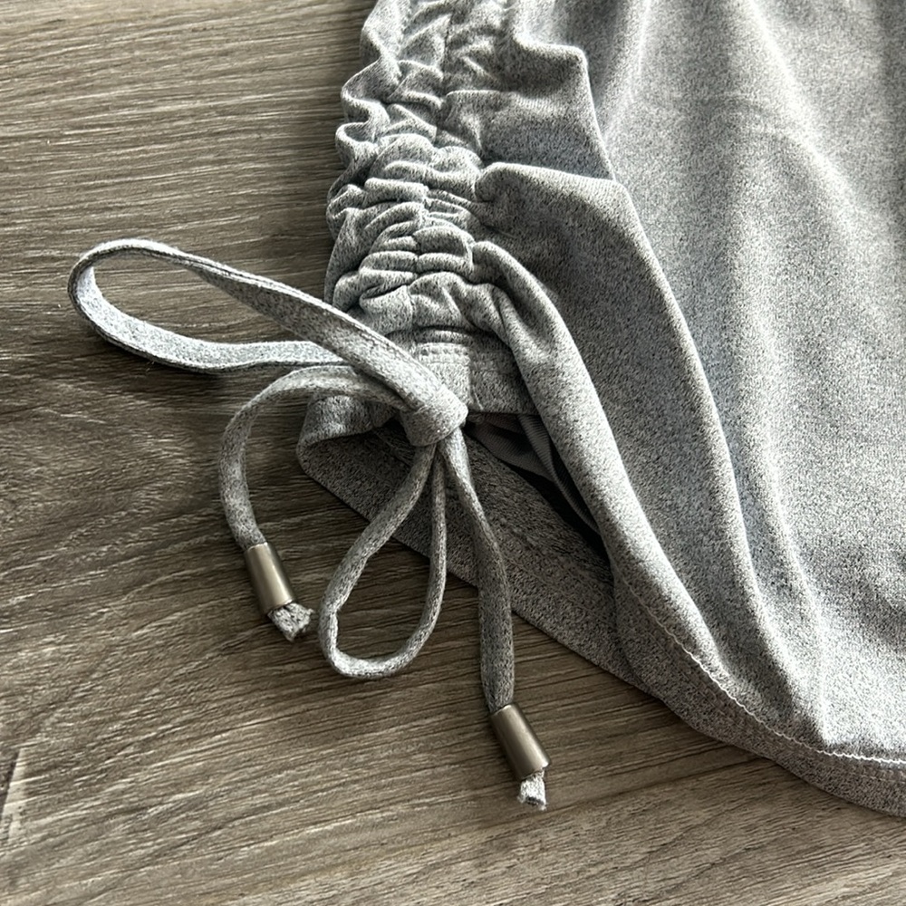 Grey tennis skirt - Picture 2 of 5